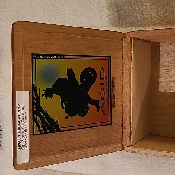 Old cigar box - Picture 2 of 4